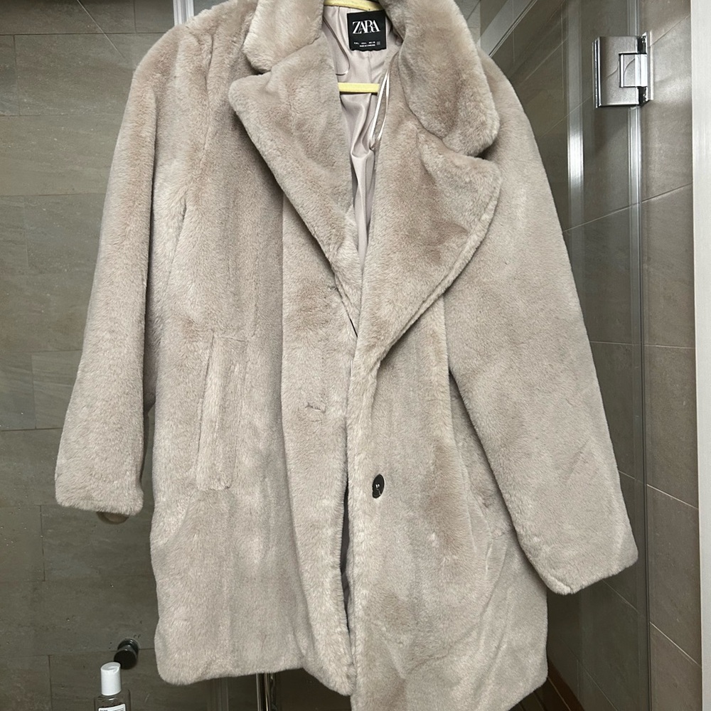 Zara Women's Gray Faux Fur Coat